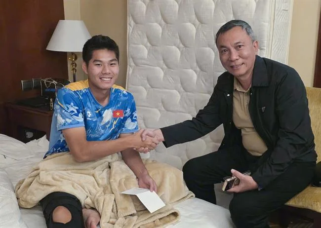 Hình ảnh biểu tượng cho các hành vi bị cấm, với các dấu hiệu cấm và biểu tượng bảo vệ, nhấn mạnh sự nghiêm cấm gian lận tại fu88 code.